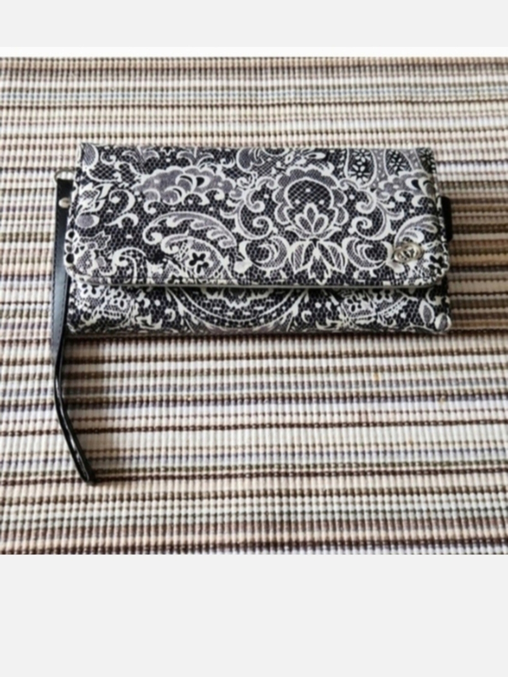 Black and White Paisley Cellphone Wristlet